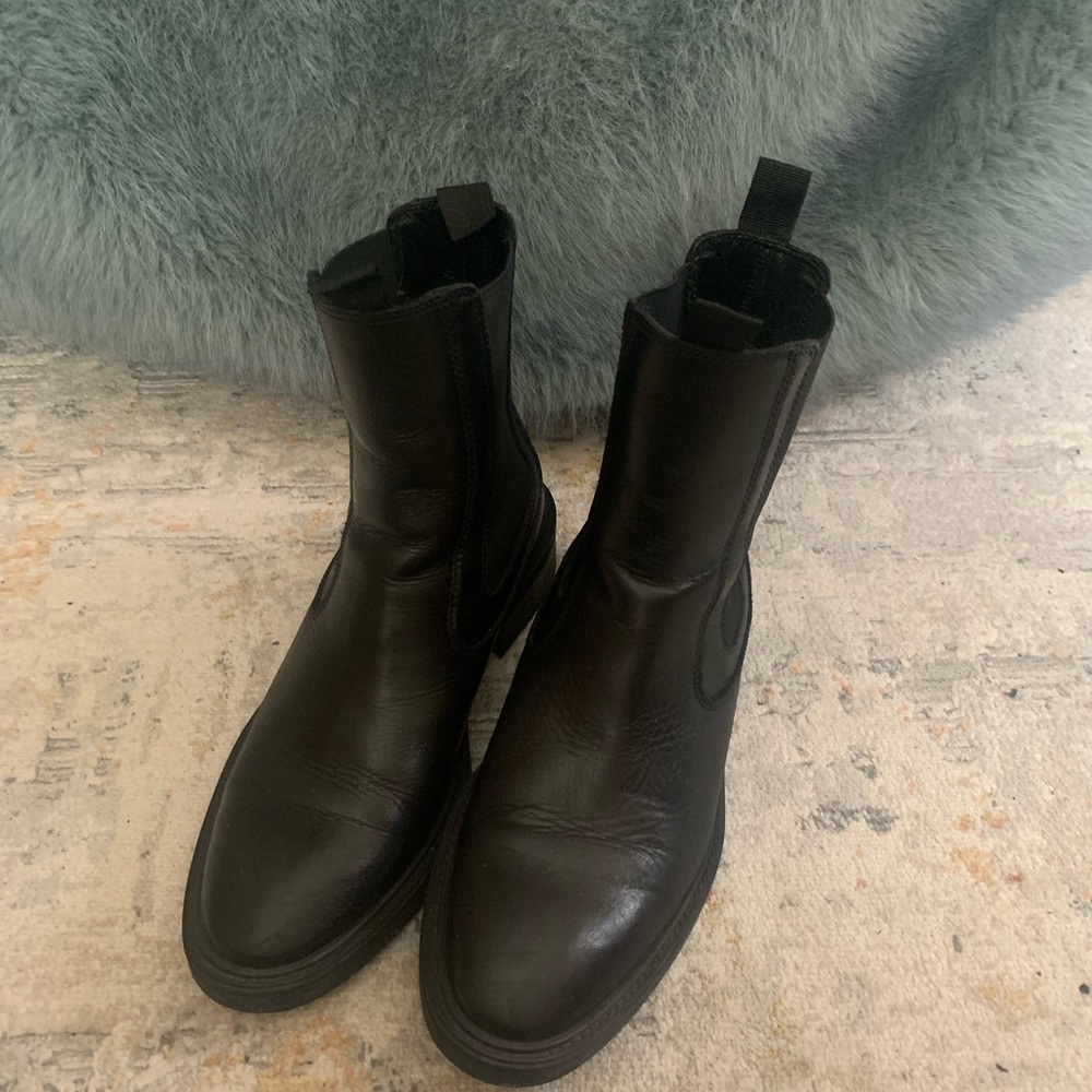 Women’s Zara Chelsea Black Leather Boots